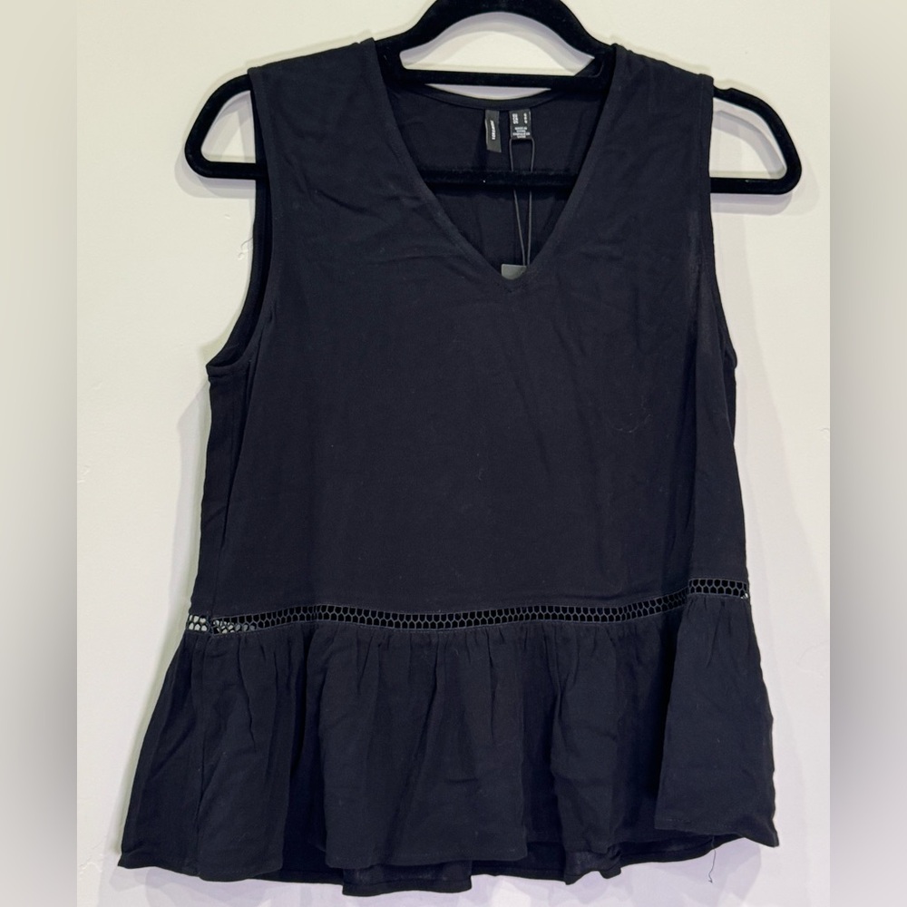 🌸 4 for $30 Vero Moda NWT Black Peplum Sleeveless Blouse